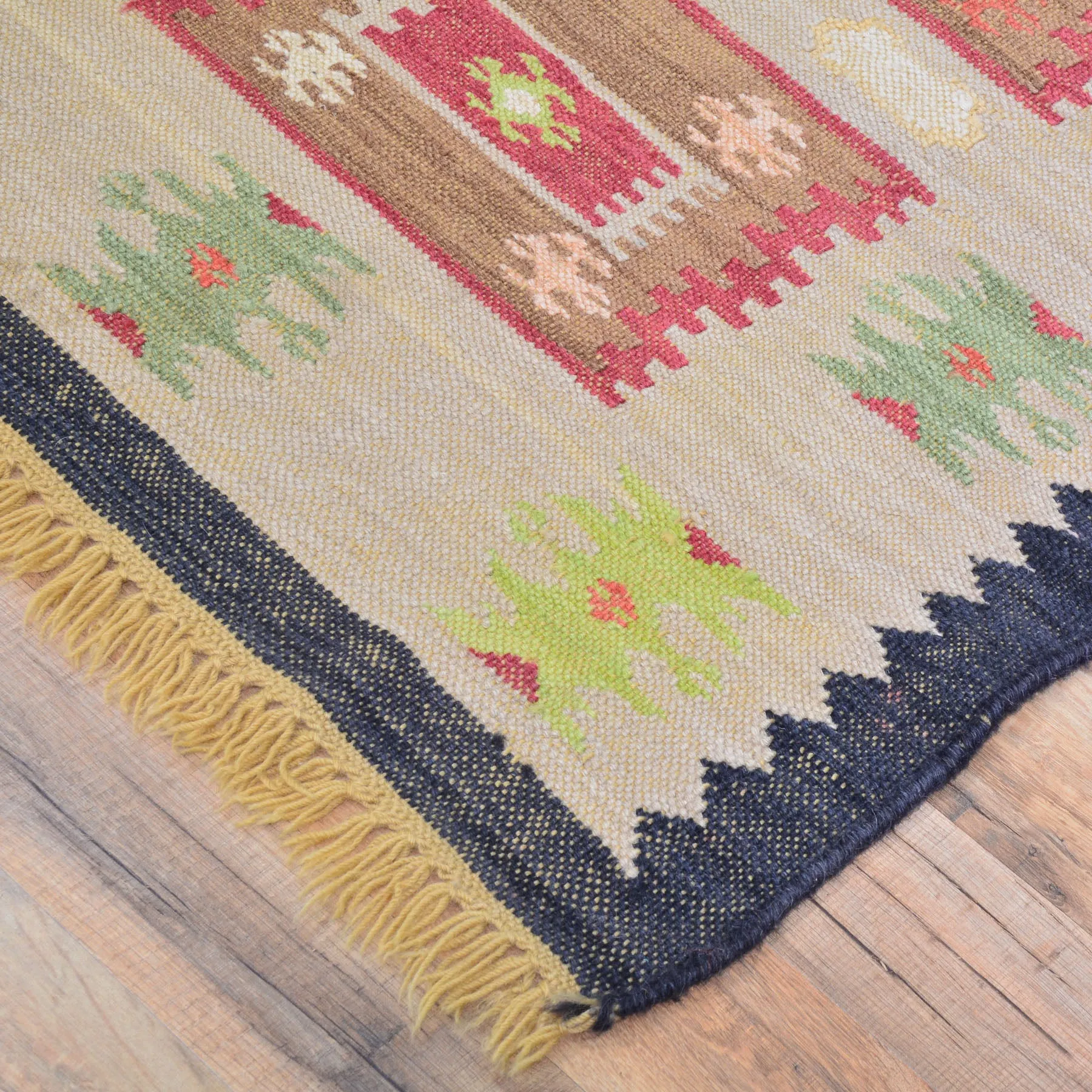 Hand-Woven Reversible Oriental Kilim Handmade Jute Rug (Size 2.7 X 8.8) Cwral-10140
