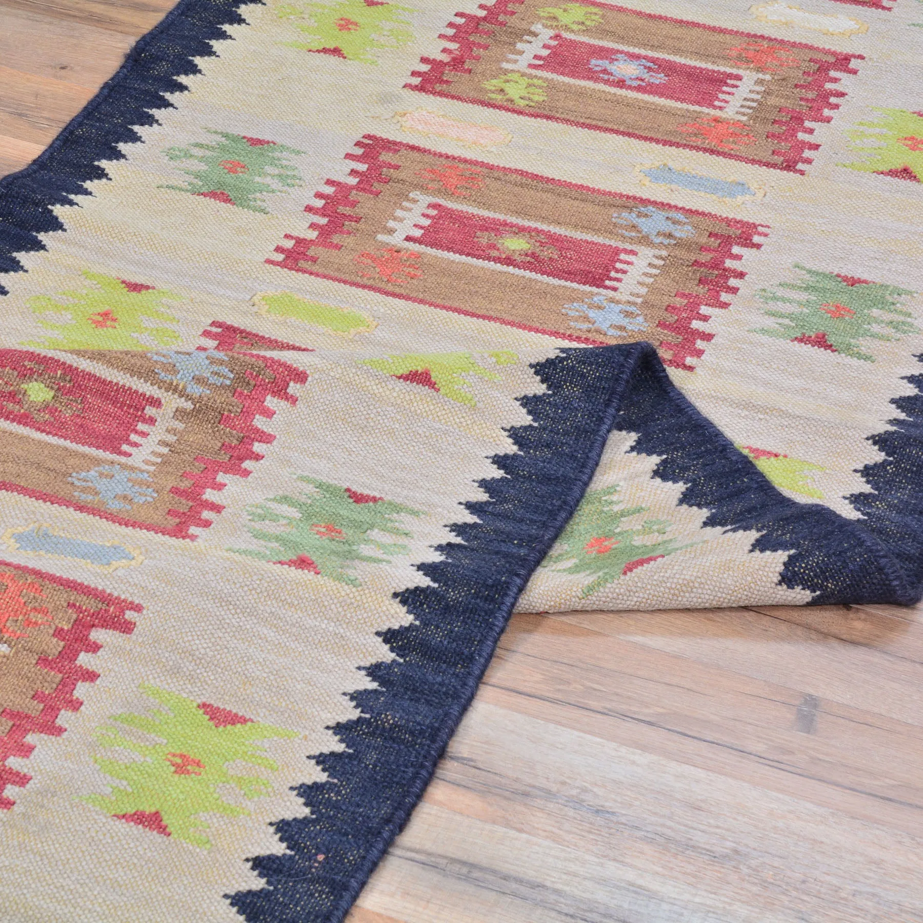 Hand-Woven Reversible Oriental Kilim Handmade Jute Rug (Size 2.7 X 8.8) Cwral-10140