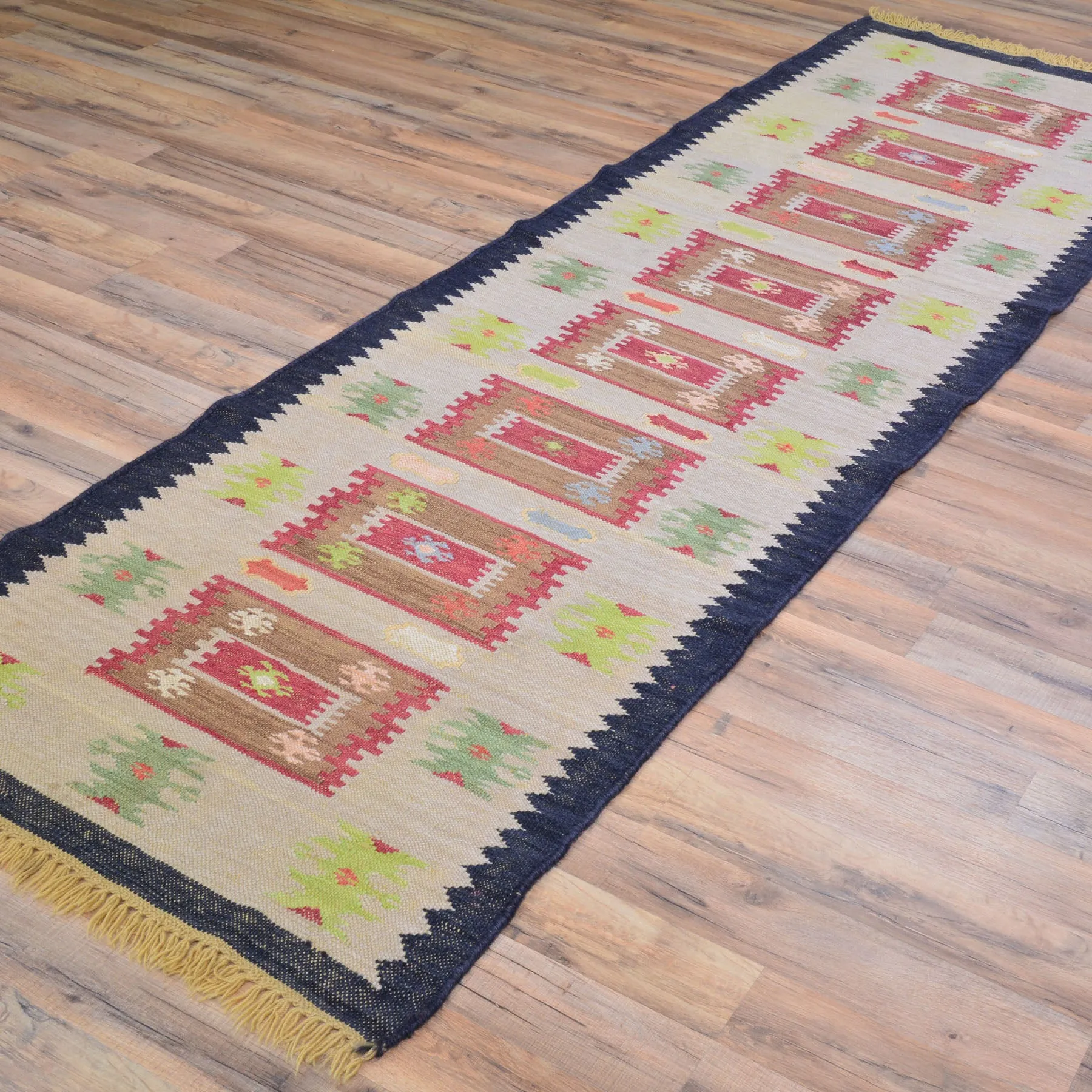 Hand-Woven Reversible Oriental Kilim Handmade Jute Rug (Size 2.7 X 8.8) Cwral-10140