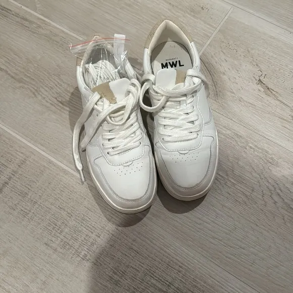 Like new, Madewell Court Sneakers Size 8