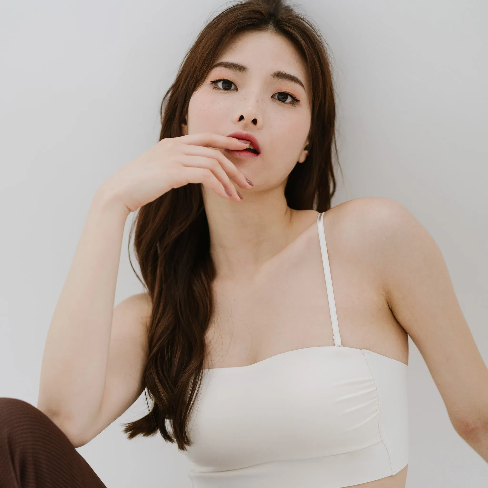 Minimalist Chic! Ruched Lightly-Lined Seamless Midi Strapless Wireless Bra in Meringue