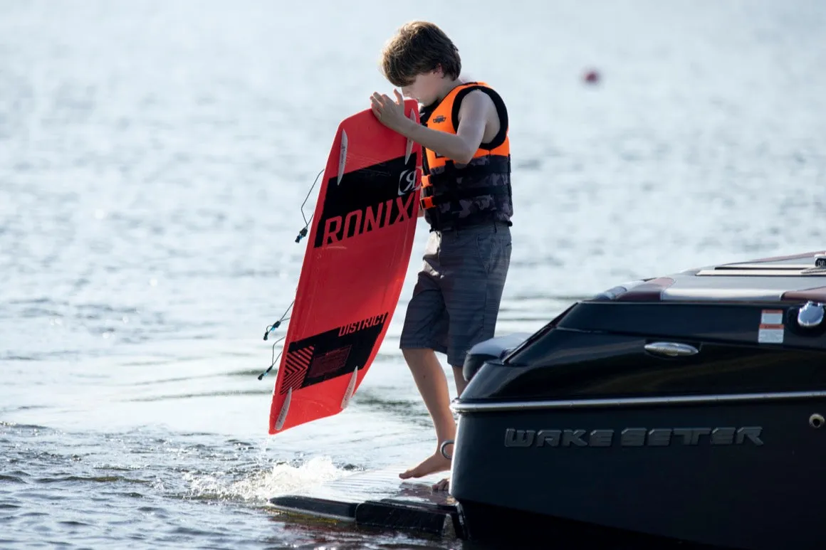 Ronix District 129 with District Wakeboard Package 2025